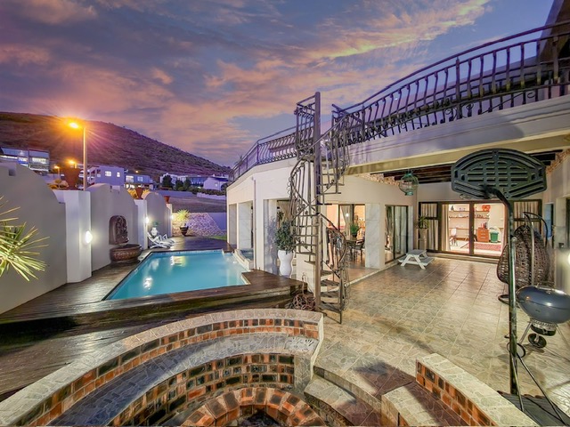 8 Bedroom Property for Sale in Baronetcy Estate Western Cape